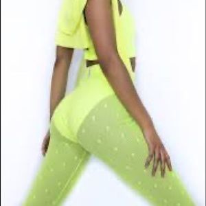 ADAM SELMAN SPORT 🤩💚
Adam Selman Sport French Cut Legging and tank In Green.